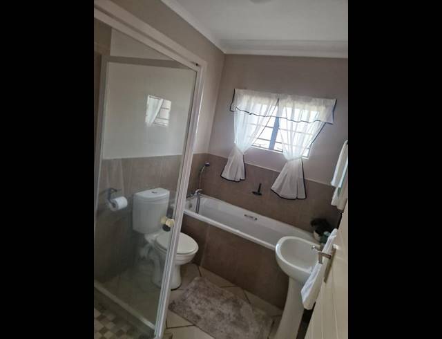 2 BEDROOM APARTMENT FOR SALE IN NOORDWYK